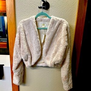 Beautiful full and cozy Maeve by Anthropology Cream Faux Fur Shrug XS
